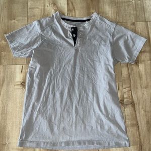 Grey Kenneth Cole quarter bottom t-shirt. Size small, worn once good condition